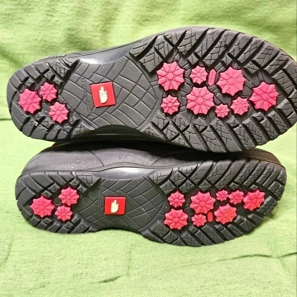 North face rain/snow boots. Woman's‎ size 6